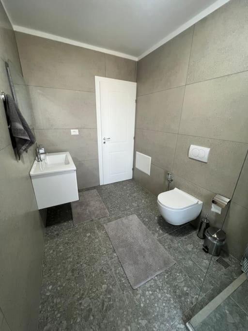 Modern Apt Near City Centre Шкодер Екстер'єр фото