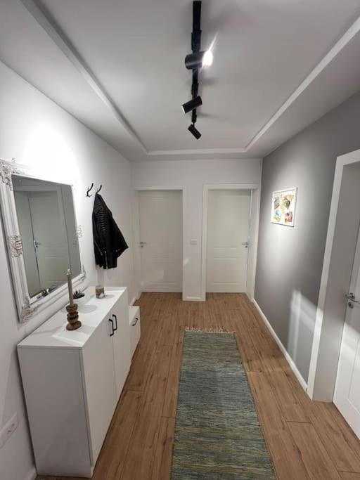 Modern Apt Near City Centre Шкодер Екстер'єр фото